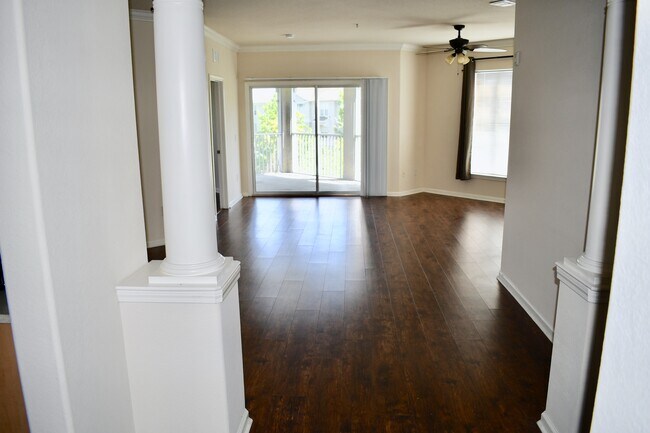 Building Photo - Gardens of Bridgehampton - 3 Bed - 3 Bath - Hardwood Laminate Floors