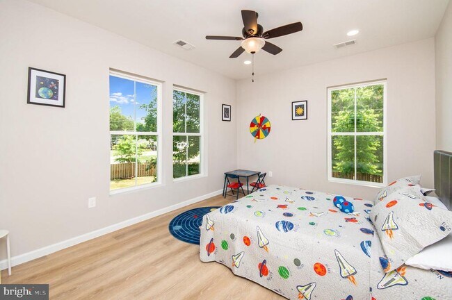 Building Photo - 8830 Badger Dr