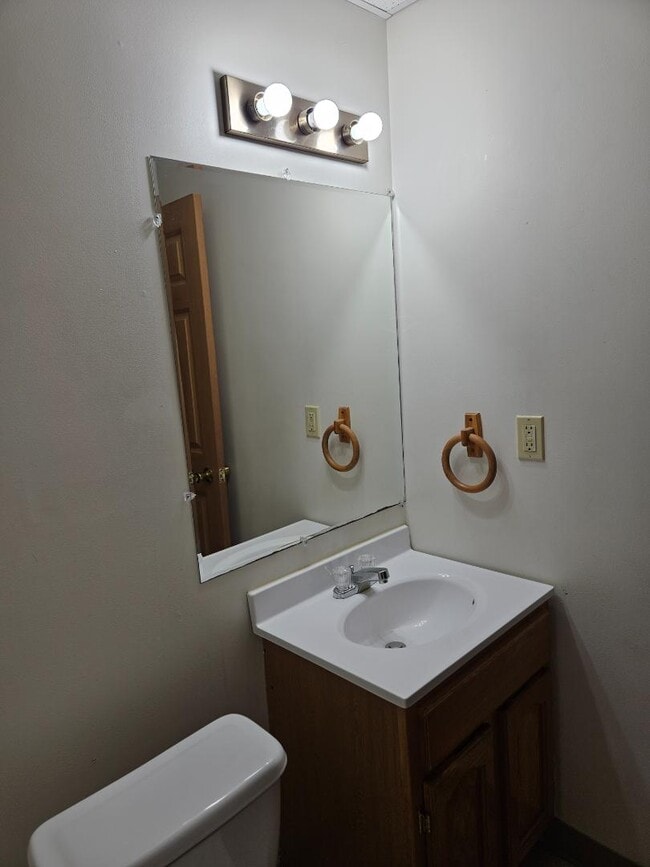 Building Photo - 516 W Pierce St