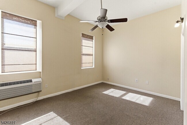 Building Photo - 39 Bruen St