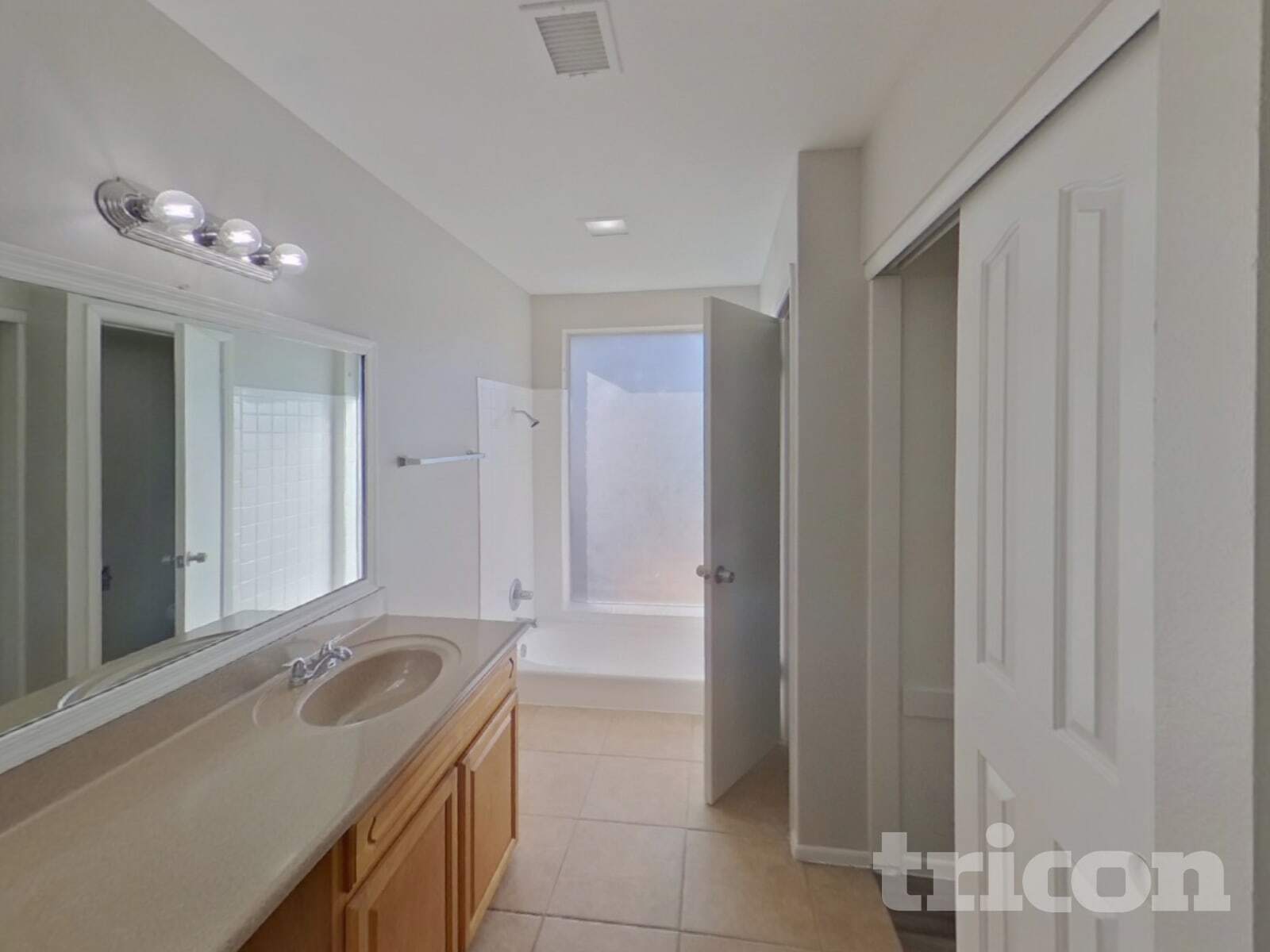 Building Photo - 4055 W Desert Cove Ave