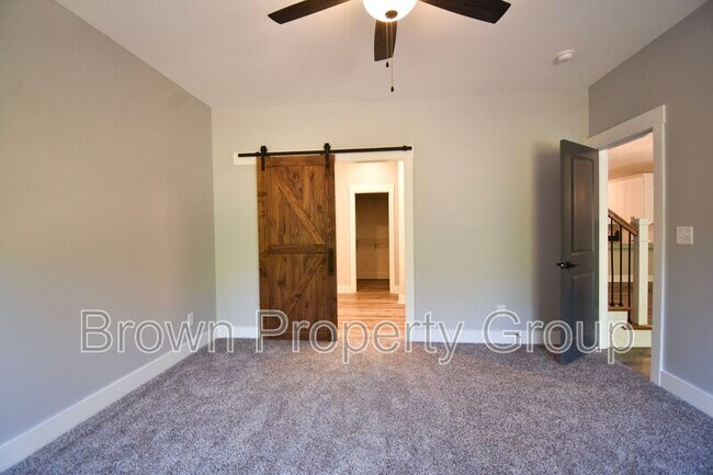 Building Photo - 3036 Candlelight Dr