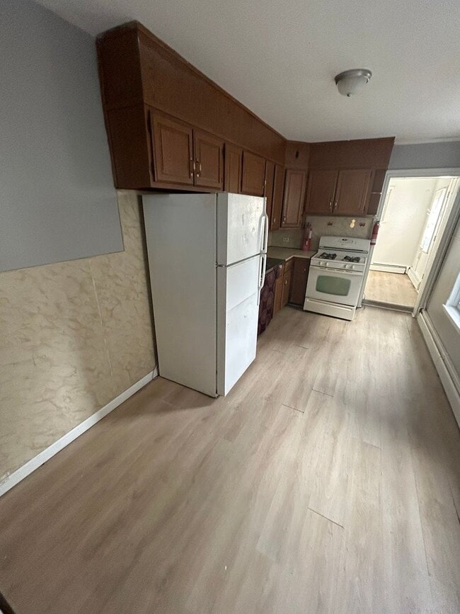 Building Photo - 3 Bedroom Home