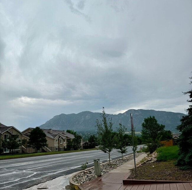 Building Photo - Gated West Side 2 bedroom/2 bath condo