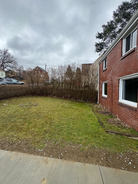 Building Photo - 416 Oak St