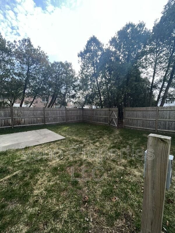 Building Photo - 32 Russell Rd