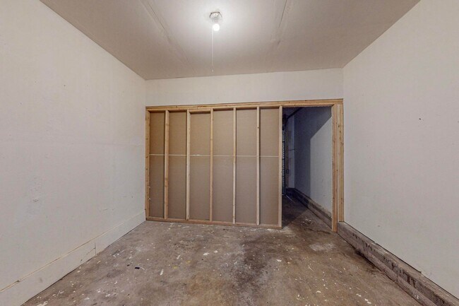 Building Photo - NE Mid-Century Modern 3 Badroom 1.5 Bath with garage