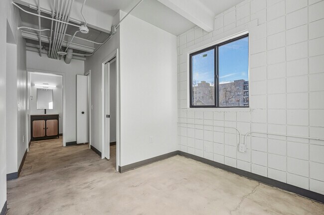 Building Photo - 415 S Weber St