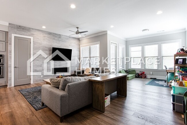 Building Photo - 3594 Parkhaven Pl