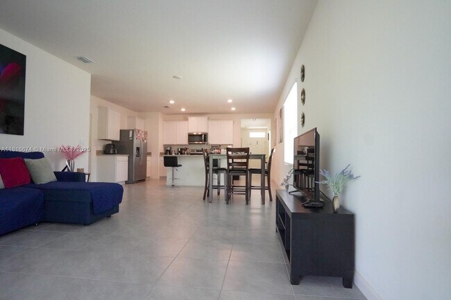 Building Photo - 10770 SW Vasari Way