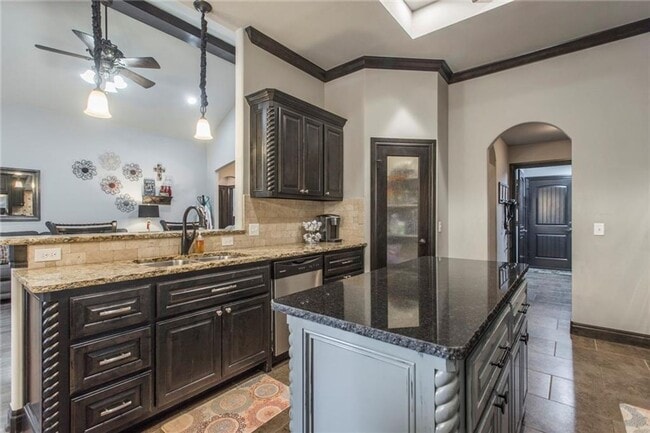 Building Photo - Stunning home in Deer Creek Schools!