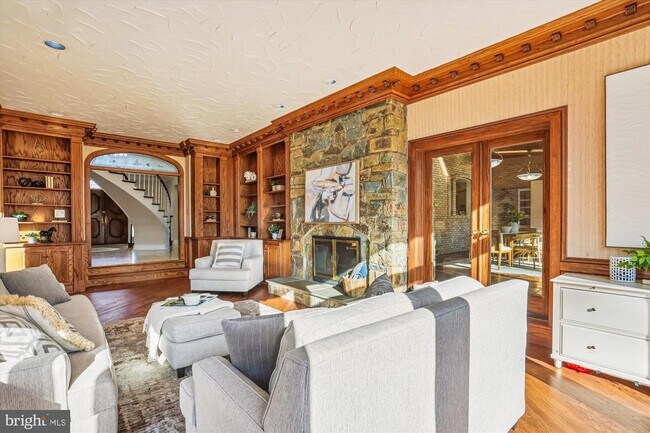 Building Photo - 9939 Bentcross Dr