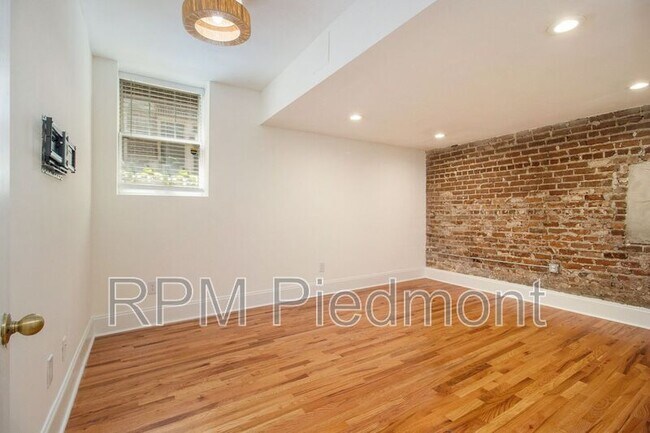 Building Photo - 741 Frederica St NE