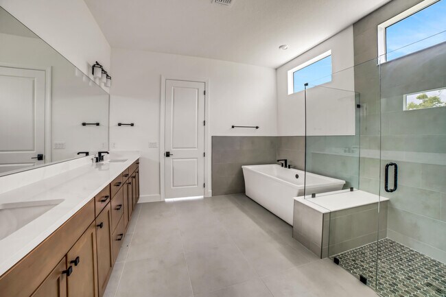 Building Photo - 20161 SE Bridgewater Dr