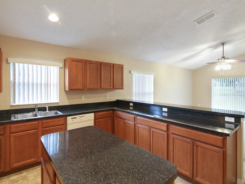 Building Photo - 3005 Lorimer Ct