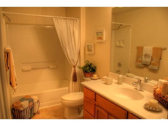 Bathroom - Plaza Club