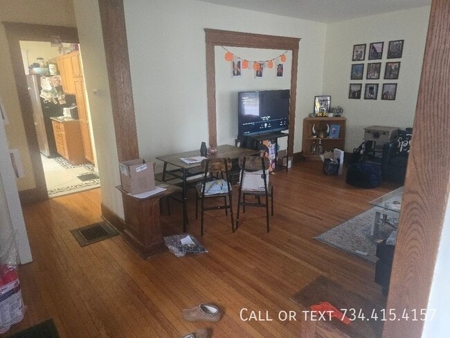 Building Photo - 818 Packard St