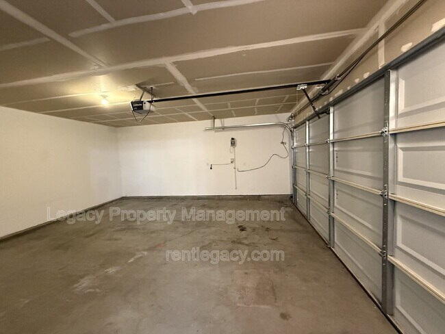 Building Photo - 1552 Bailey Dr