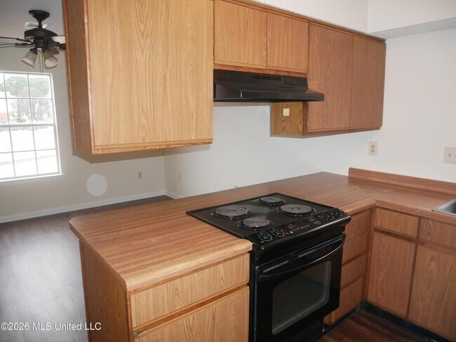 Building Photo - 8061 Martha Ann Ln