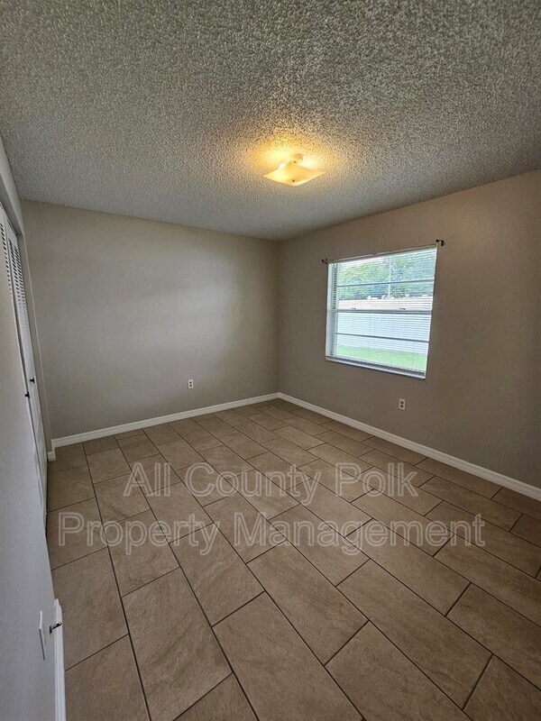 Building Photo - 5423 N Orange Ave