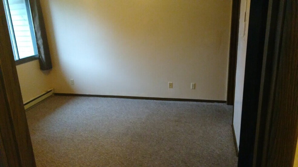 Building Photo - 401 N East St