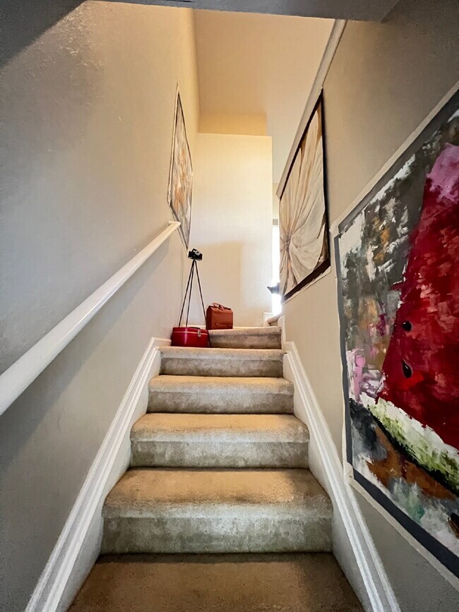 Building Photo - AVAILABLE MAY 10TH 2BD/2.5 BATH TOWNHOME IN THE EXCLUSIVE WYNCHASE COMMUNITY!!