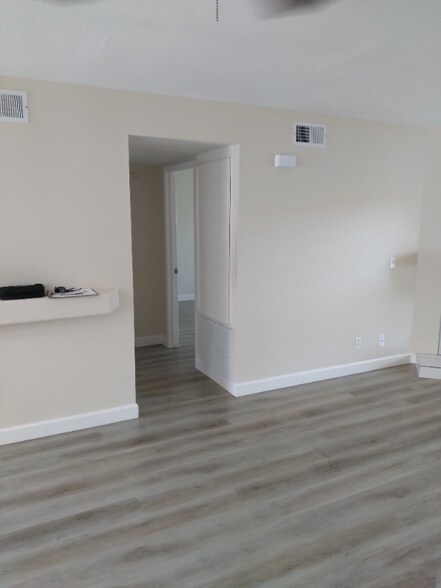 Building Photo - 9808 Shirley Gardens Dr