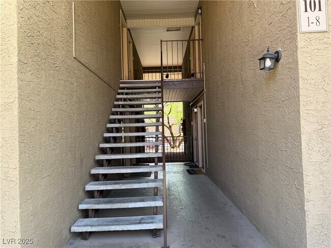 Building Photo - 4390 Sandy River Dr