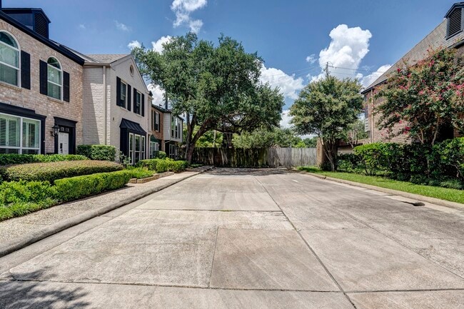 Building Photo - 3815 Wakeforest St