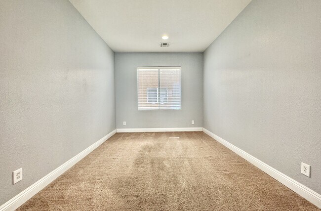 Building Photo - 5033 W Moberly Ave