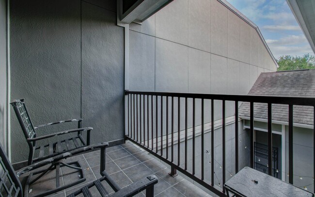 Building Photo - 10205 Brooktree Dr