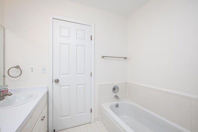 Building Photo - 45085 Horseshoe Dr