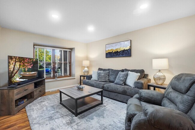 Primary Photo - 2323 Woodview Ln