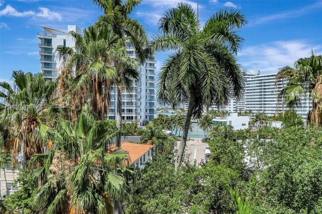 Building Photo - 1621 Bay Rd