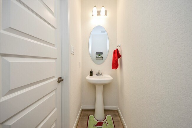 Building Photo - 4852 Sun Fls Dr