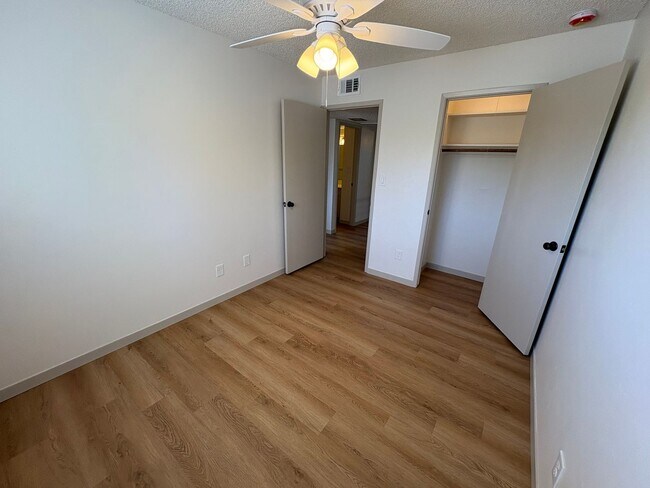 Building Photo - NewB SAC T 7558