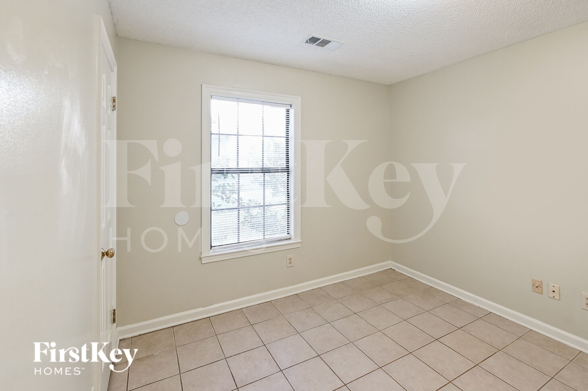 Building Photo - 4415 Sunnyslope Dr