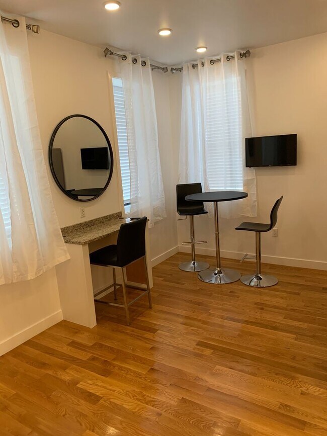 Building Photo - CHELSEA/BOSTON NEW LUXURY STUDIO- NO BROKER FEE! NO BROKER OR RENTAL FEES & FULLY FURNISHED!!