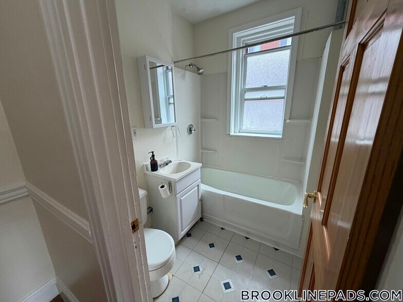 Building Photo - 360 Riverway