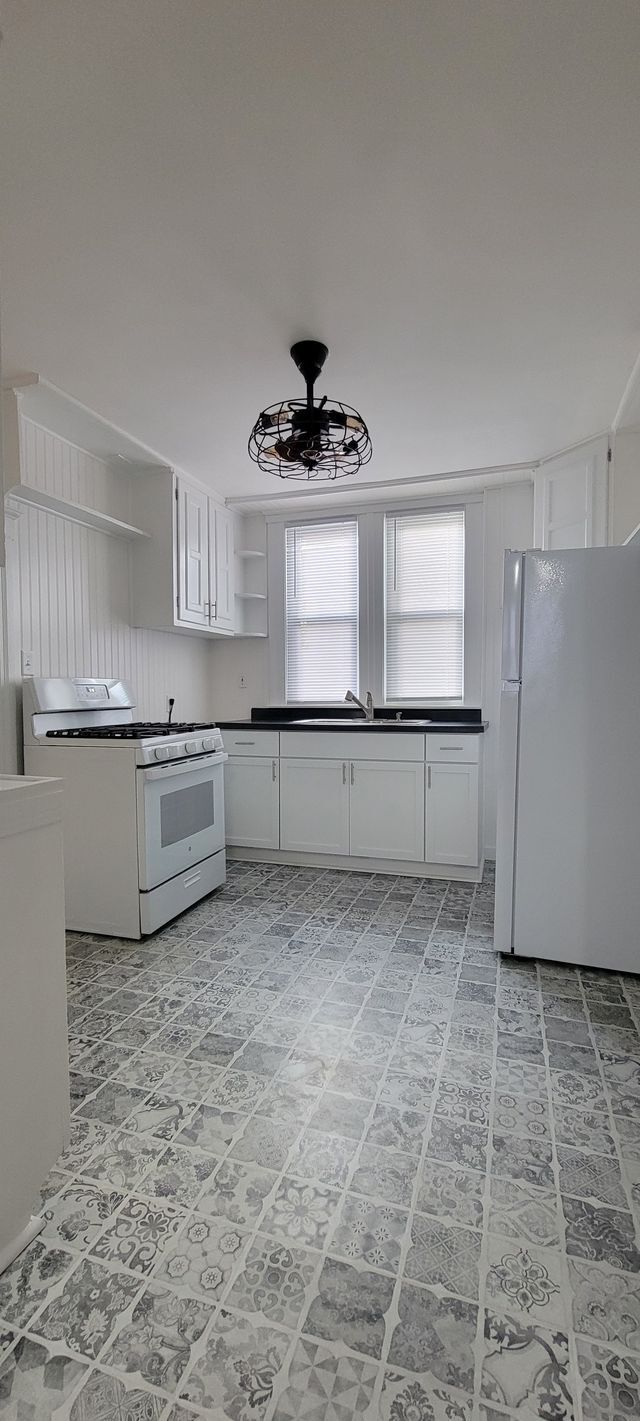 Building Photo - 68 E James St