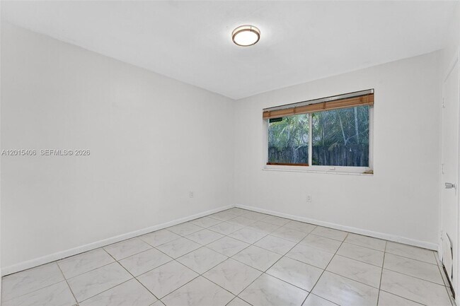 Building Photo - 1401 NE 200th Terrace