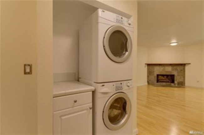 Building Photo - 1Bd/1Ba Kirkland Condo