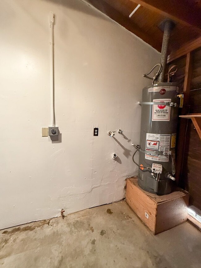Building Photo - 2 Bedroom Yucca Valley Home