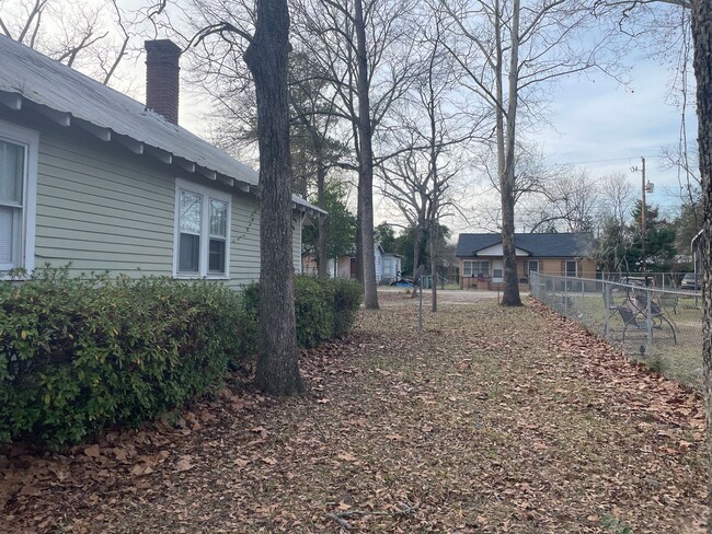 Building Photo - 2 Bed, 1 Bath House