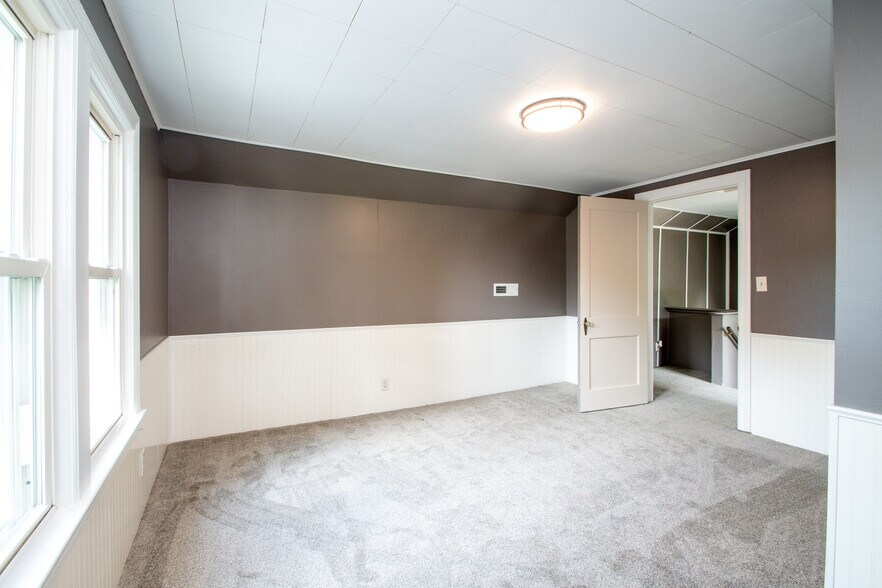 Building Photo - 3415 N California Ave