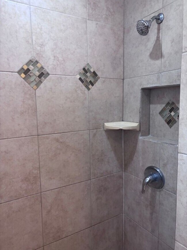 Building Photo - 2707 W Craig