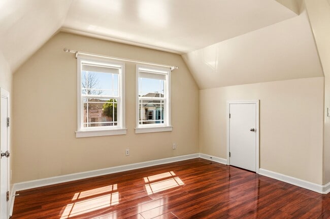 Building Photo - Newly Remodeled 4-Bedroom Oakland Duplex with Gated Parking
