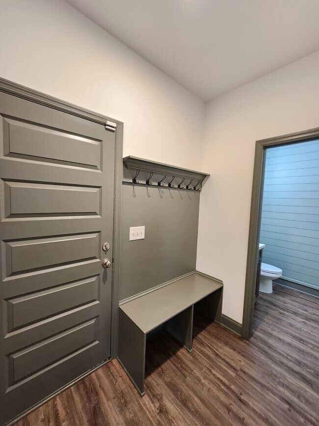 Building Photo - 5814 Whispering Pnes Wy