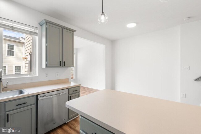 Building Photo - 2372 Woodland Pond Ln