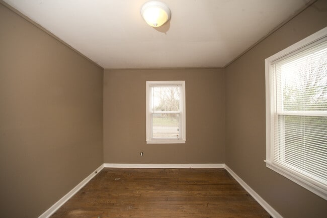 Building Photo - Available 12/29/25 with a Move- In- Special! -Charming 3 Bedroom Home.